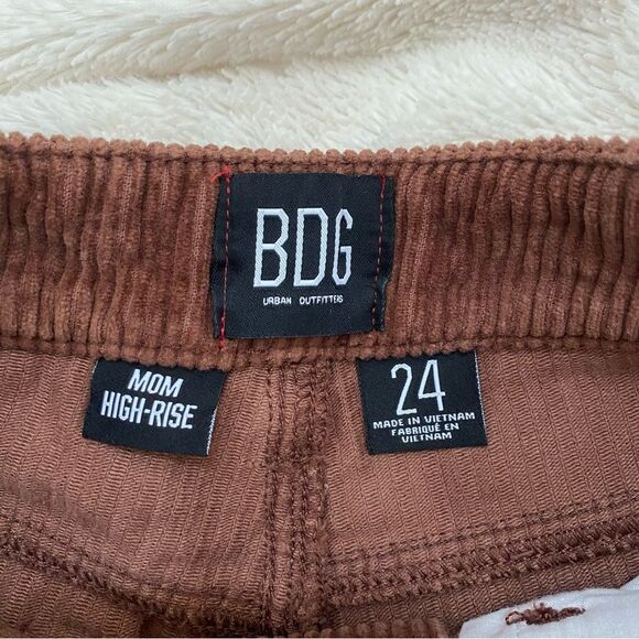 NWOT Urban Outfitters corduroy mom high rise pants brown - Picture 9 of 9